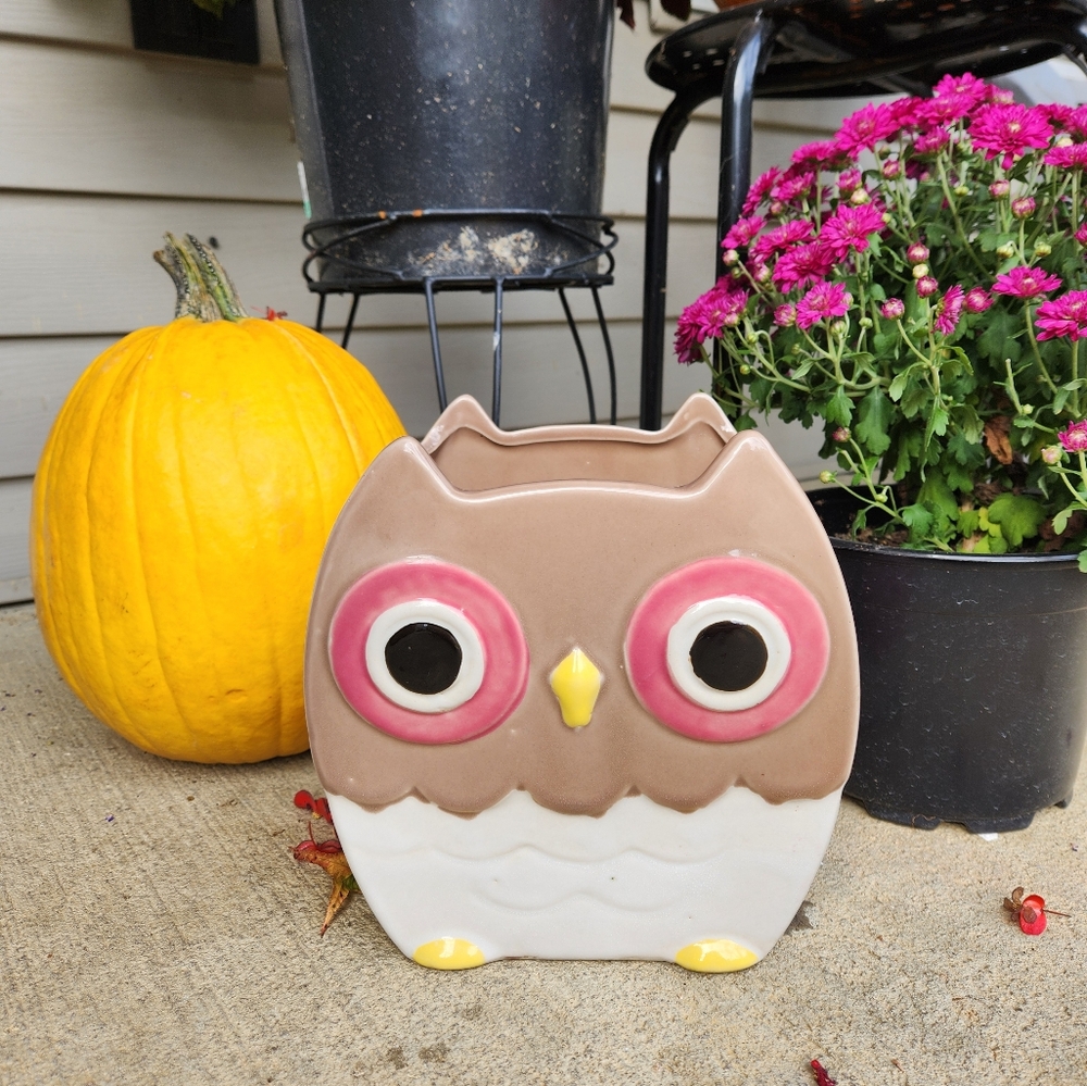 New England Pottery Whimsical Owl Bowl Planter Excellent Approx 8.5” Tall